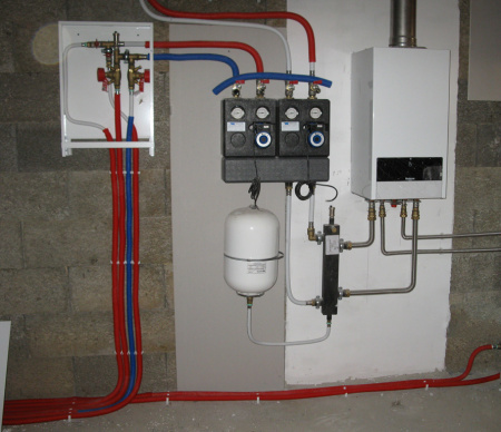   Buderus Logamax U052-28 (28 )