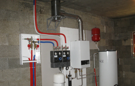   Buderus Logamax U052-28 (28 )