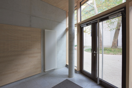 Радиатор стальной вертикальный Zehnder Charleston 3180/10 1270 RAL 9016 3-х трубчатый, подключение боковое 3/4 Радиатор стальной вертикальный Zehnder Charleston 3180/10 1270 RAL 9016 3-х трубчатый, подключение боковое 3/4